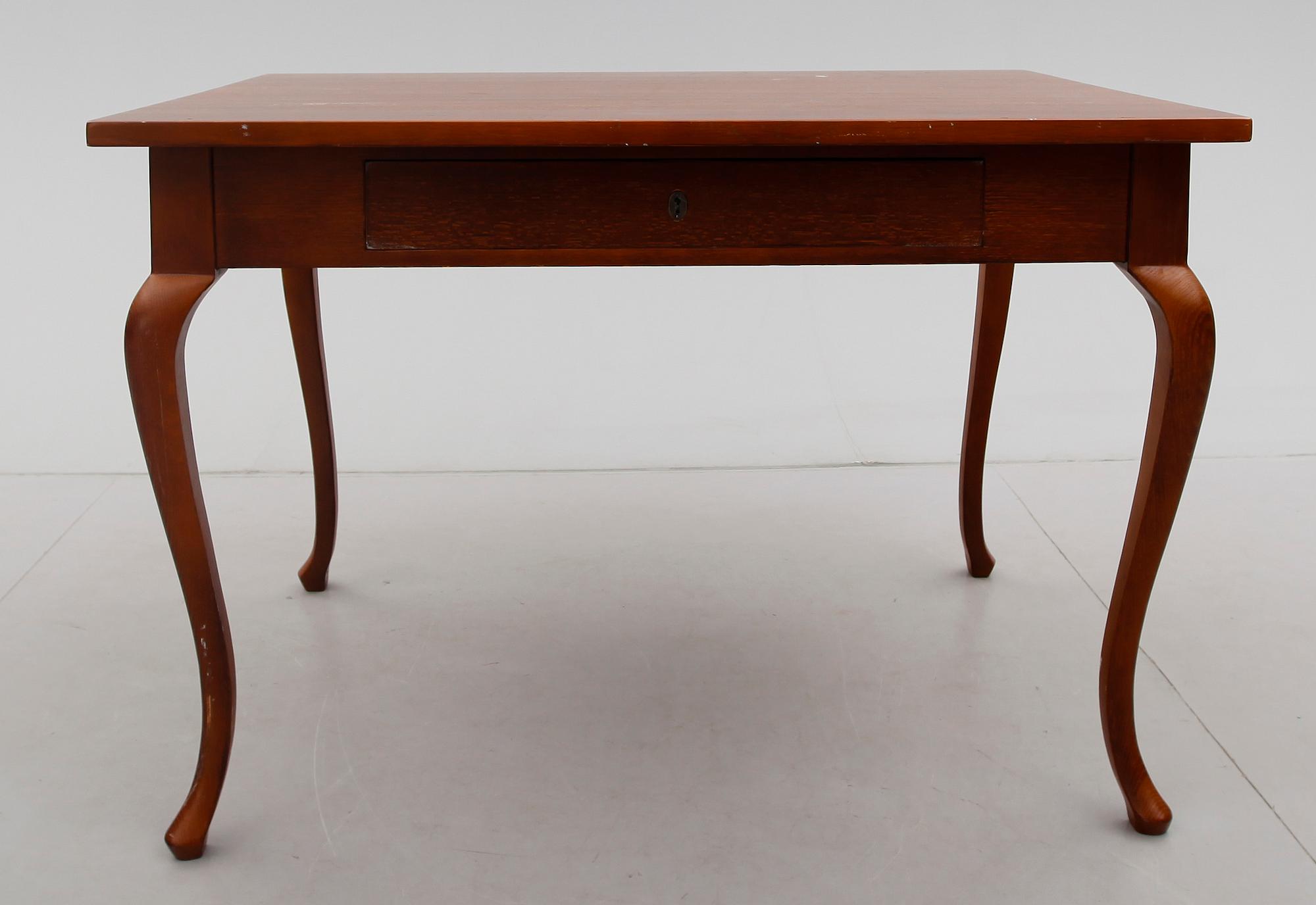 SKRIVBORD, rokokostil, 1900-talets andra hälft.