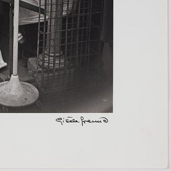 Gisèle Freund, "Marché à la Ferraille, Paris, 1958".