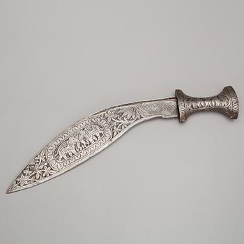 KUKRI samt YXA, indopersiska, stål, 1900-talets första hälft.