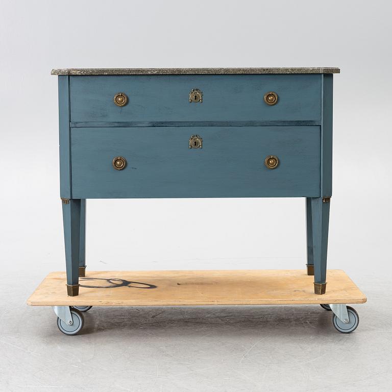 Byrå, gustaviansk stil, 1900-talets andra hälft.