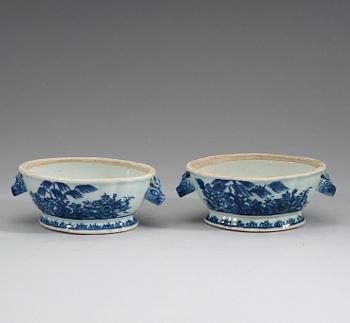 A pair of blue and white butter tureens with covers and stands, Qing dynasty, Qianlong (1736-95).