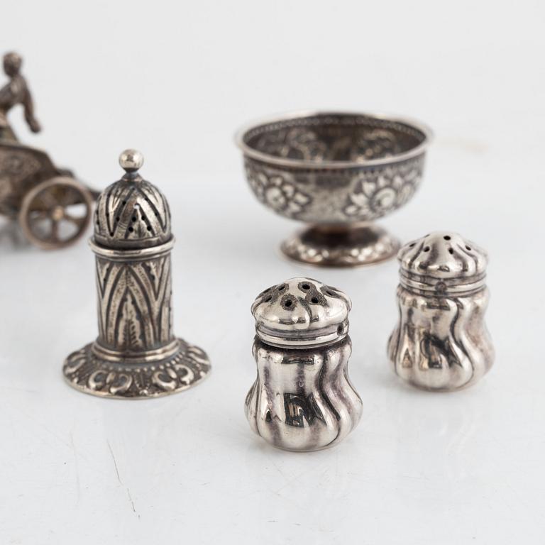 Nine pieces of silver, mostly english, including Holland, Son & Slater (John Aldwinckle & James Slater), London, 1882.