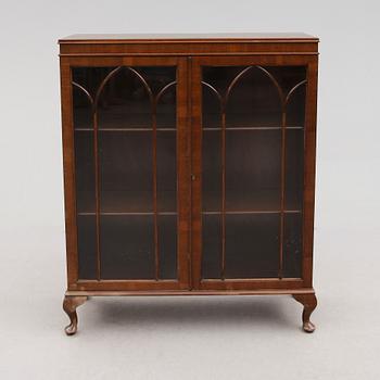 VITRINSKÅP, England, 1900-talets första hälft.