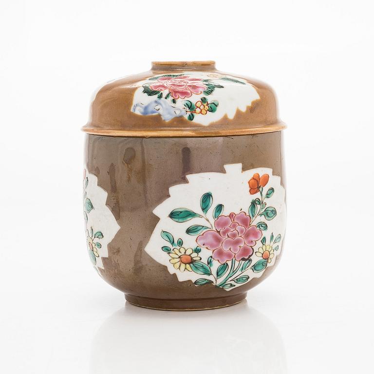 A famille rose jar with cover, Qing dynasty, Qianlong (1736-95).