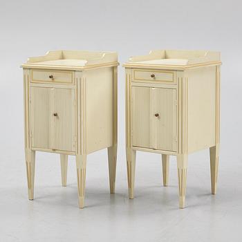 Sovrumsmöblemang, 4 delar, gustaviansk stil, sent 1900-tal.