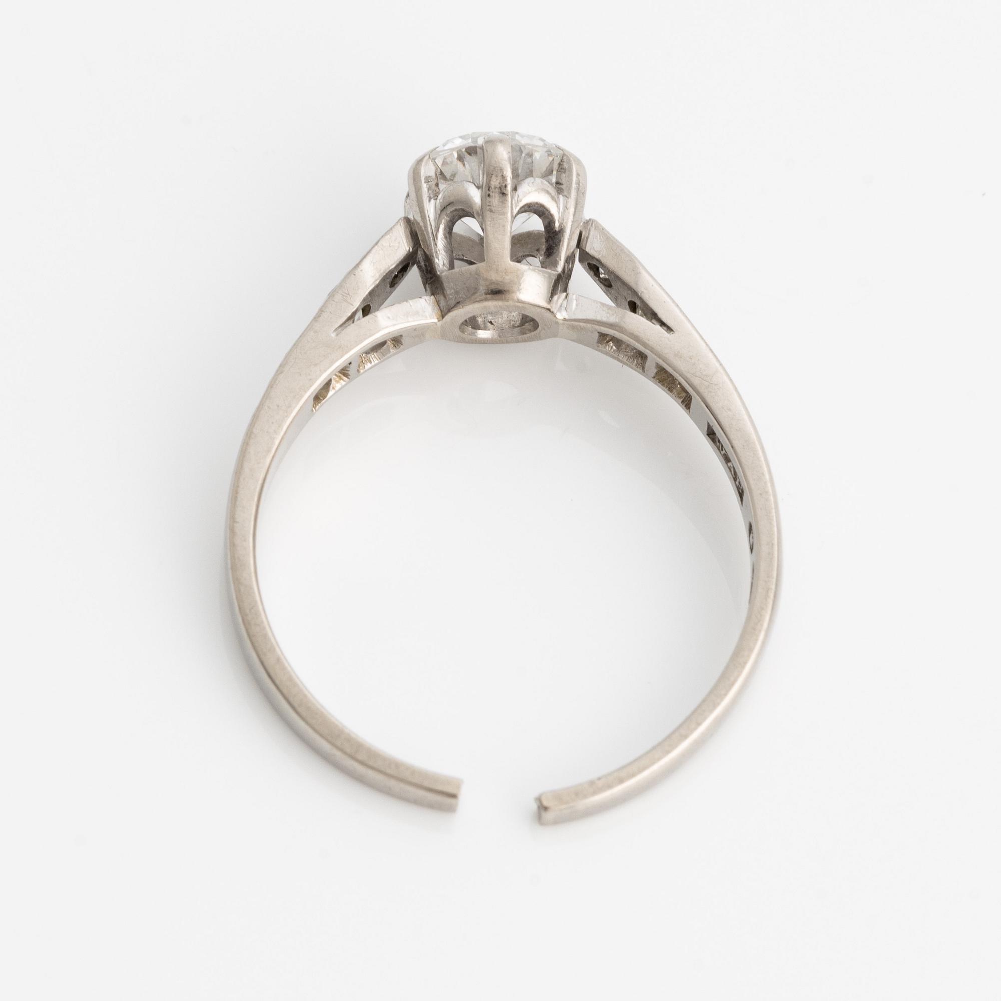 Ring WA Bolin 18K white gold with a round brilliant cut diamond.