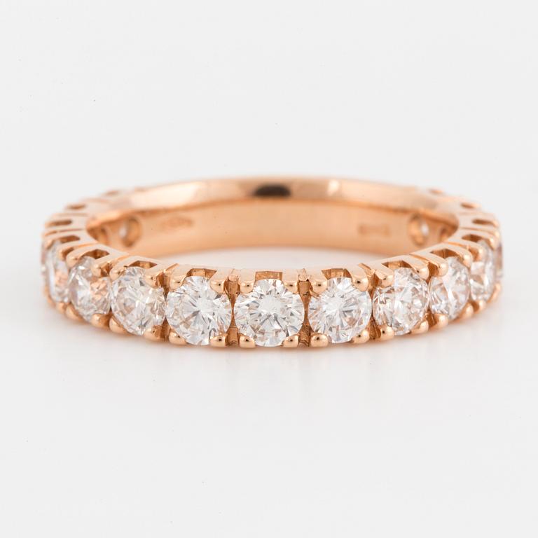 A brilliant cut diamond ring, diamonds with a total weight of ca 1.80 cts.