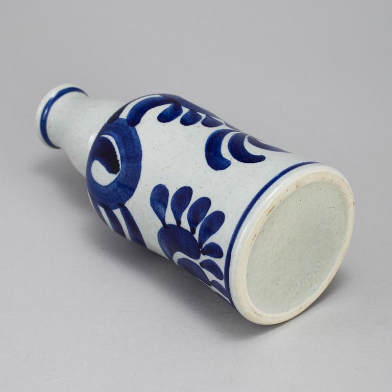 A stoneware vase by Lisa Larson for Gustavsberg from the "Karolin" series, produced 1964-1971.