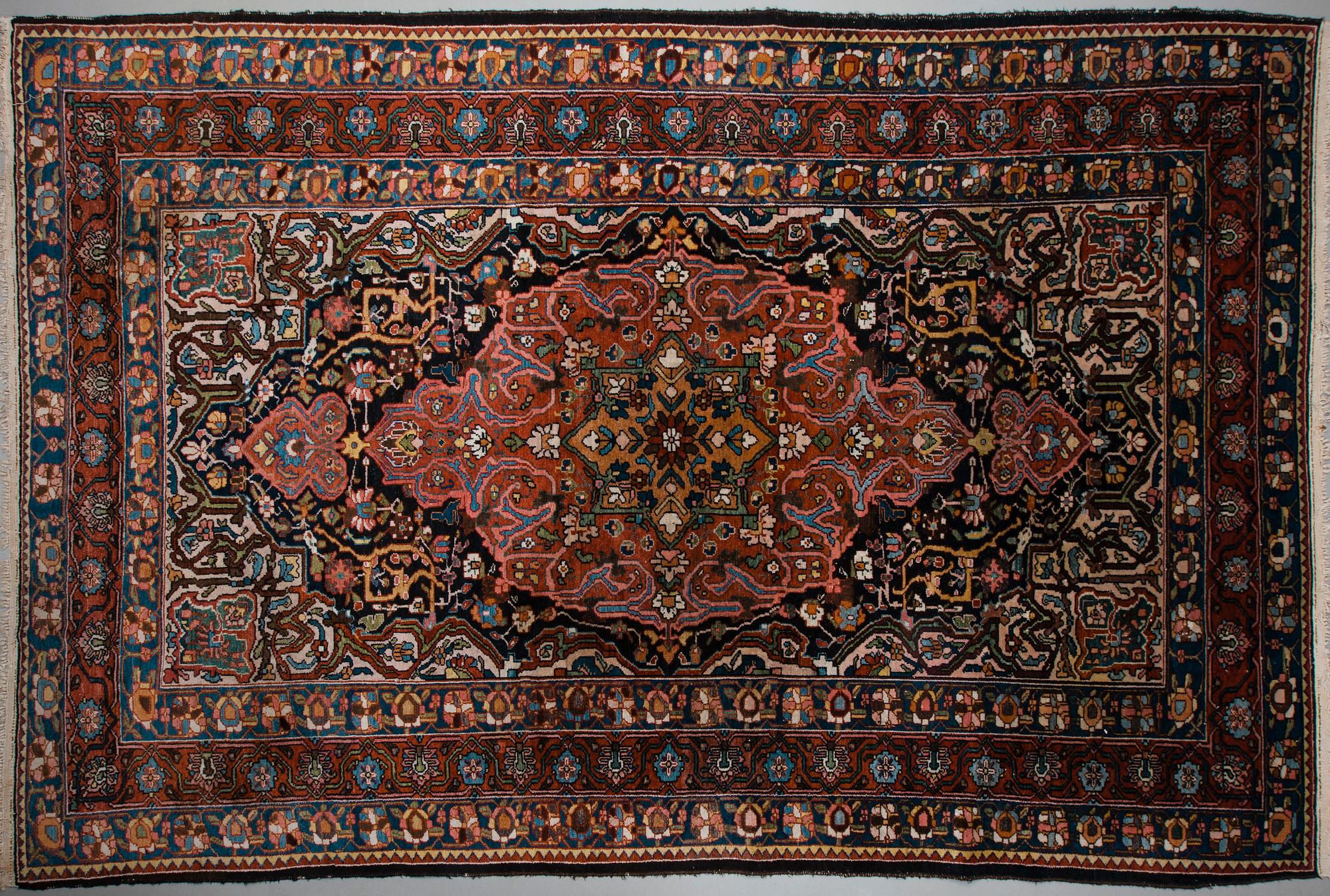 MATTA, orientalisk. Ca 310x206 cm.