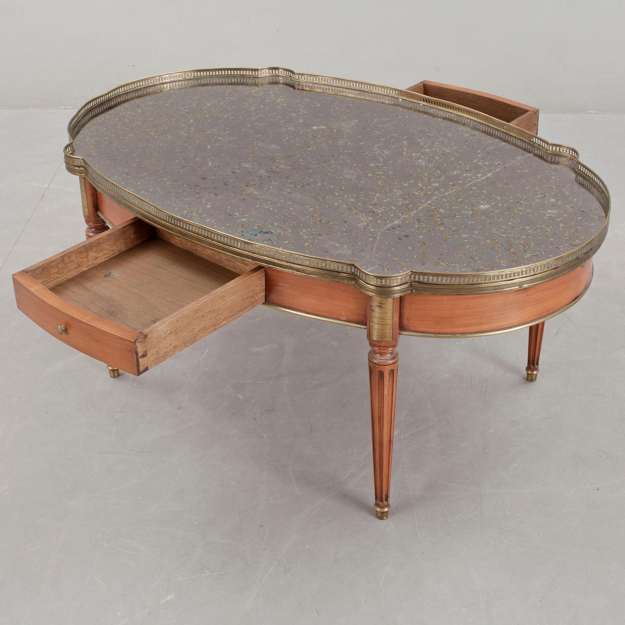 SOFFBORD. Louis XVI-stil, 1900-talets mitt.