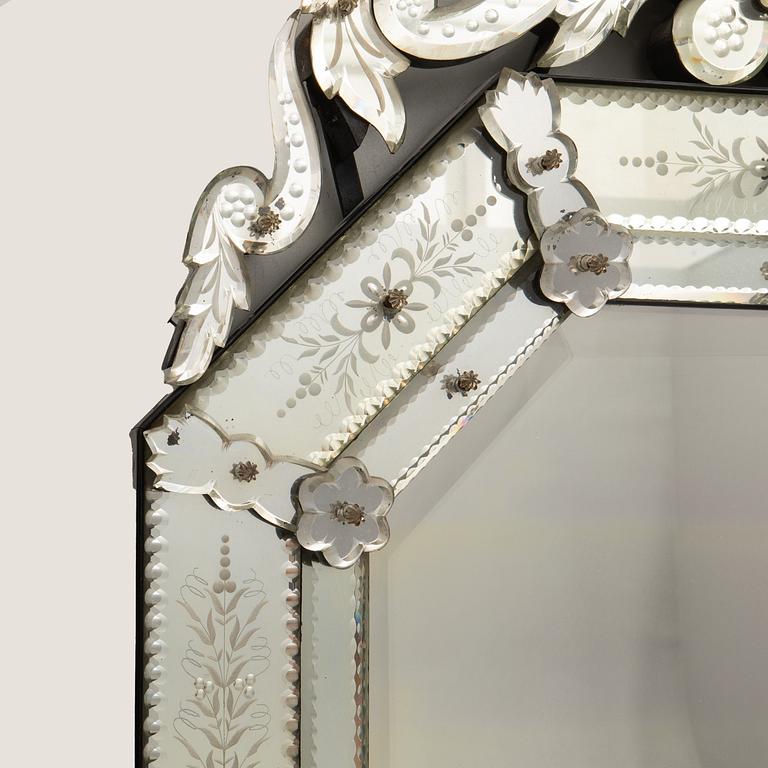 Mirror in Venetian style, late 19th century.