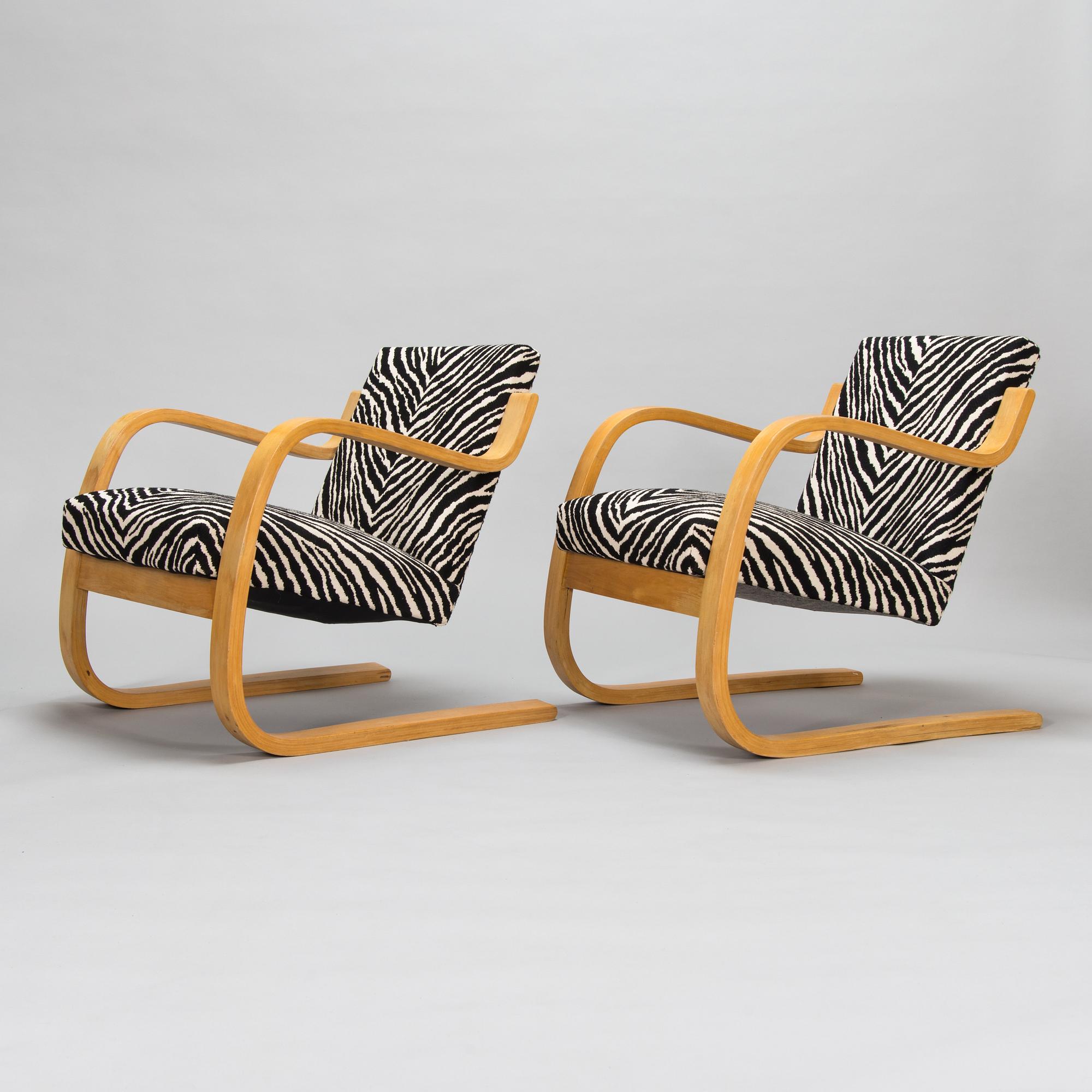 Alvar Aalto, A mid-20th century '34' armchair for  O.Y. Huonekalu- ja Rakennustyötehdas A.B. Finland.