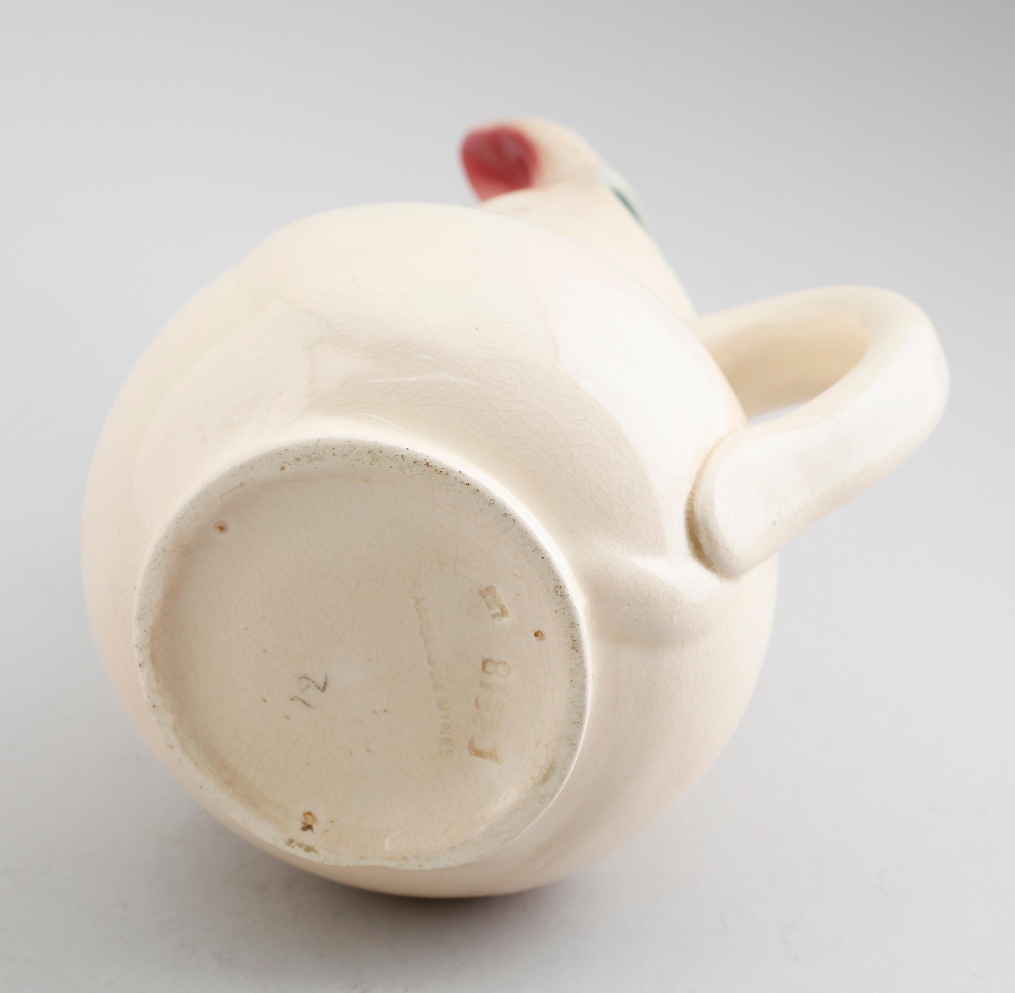 TILLBRINGARE, porslin, Sarreguemines, omkring år 1900.