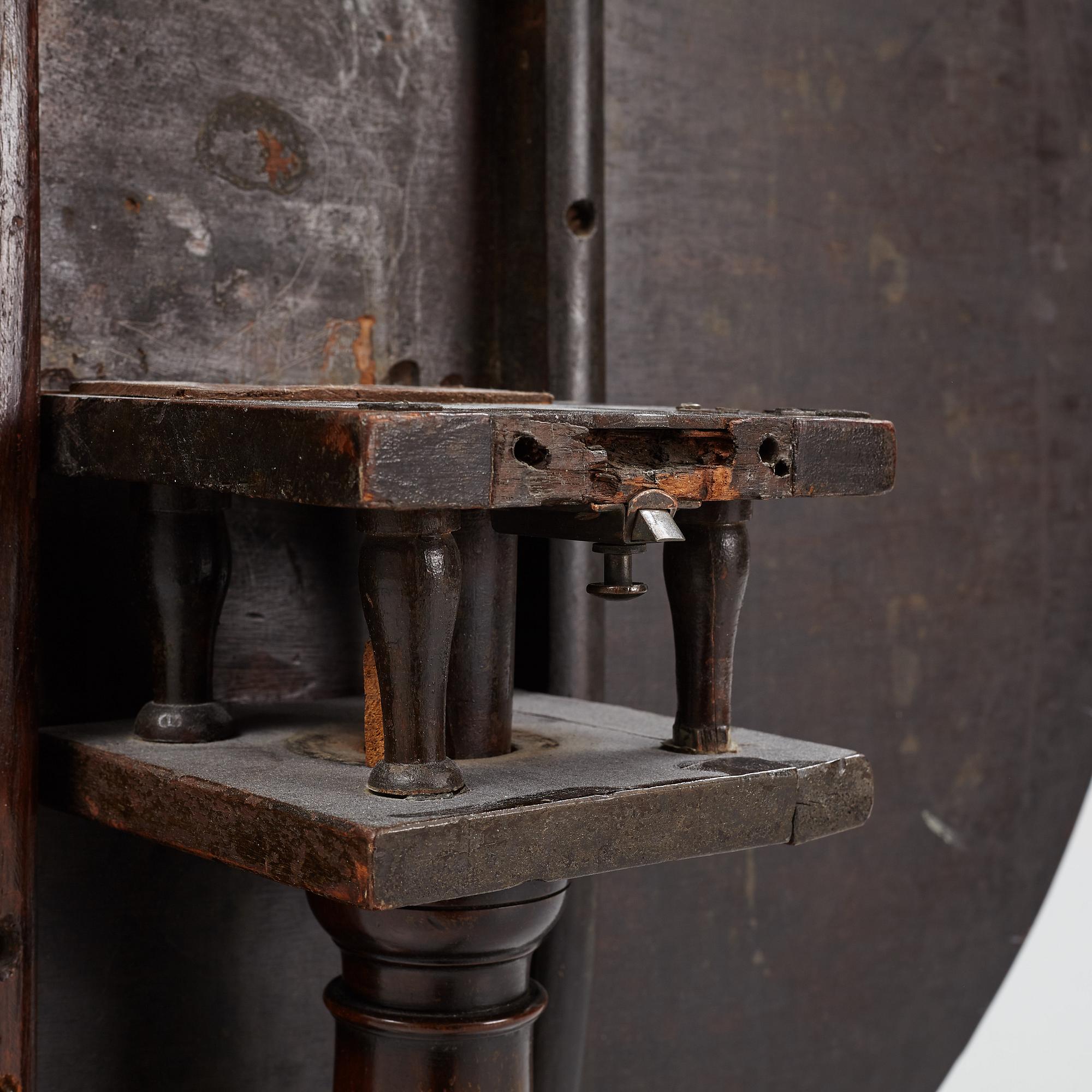A mahogany fording table, 19th Century.