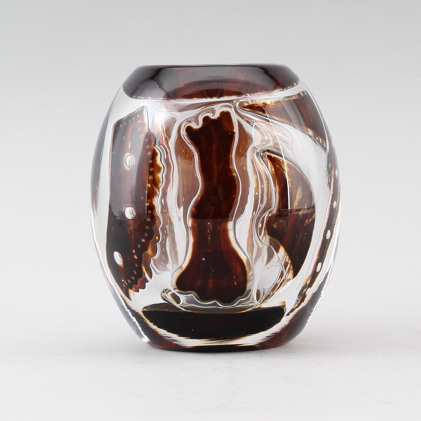 An Edvin Öhrström 'ariel' glass vase, Orrefors 1950.