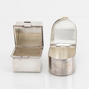 A Swedish 20th century set of two sterling silver boxes mark of Lars Håkansson Malmö 1983 and 1998 weight 210 grams.