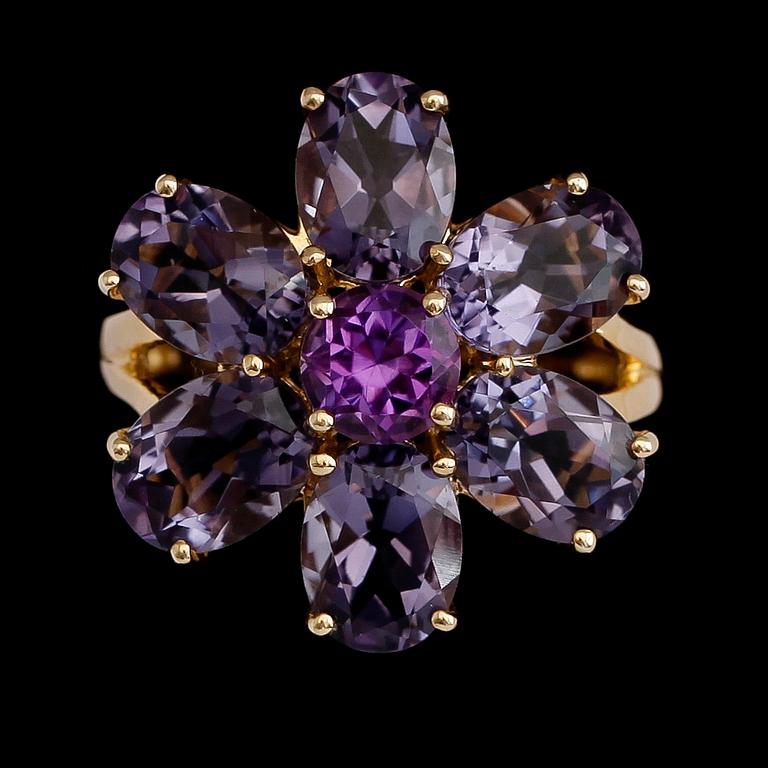 RING, 14 k guld, lilatonad kvarts och ametister.