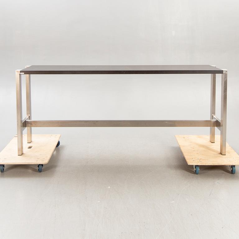 Bert Plantagie, a bar table and eight stools 21st century.