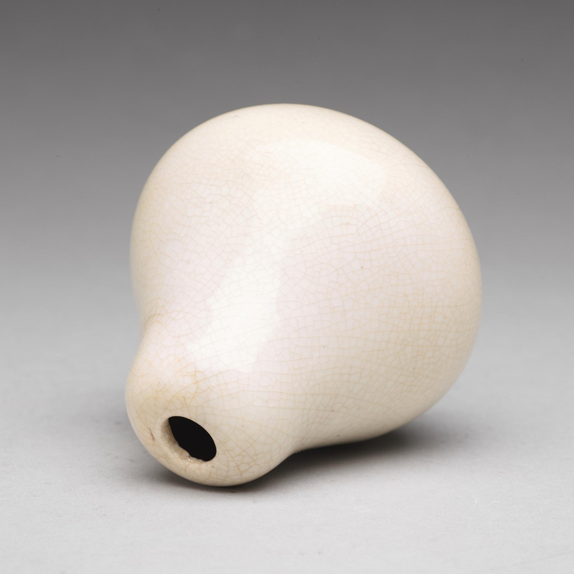 A small white ge glazed pear shaped vase/water pot, Qing dynasty, Kangxi (1662-1722).