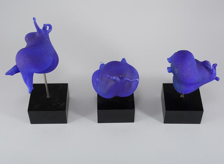 SKULPTURER, 3 st, glas, Kjell Engman, Kosta Boda, 1900-talets slut.