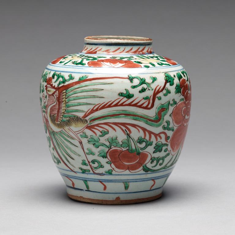 A Transitional wucai jar, 17th Century.