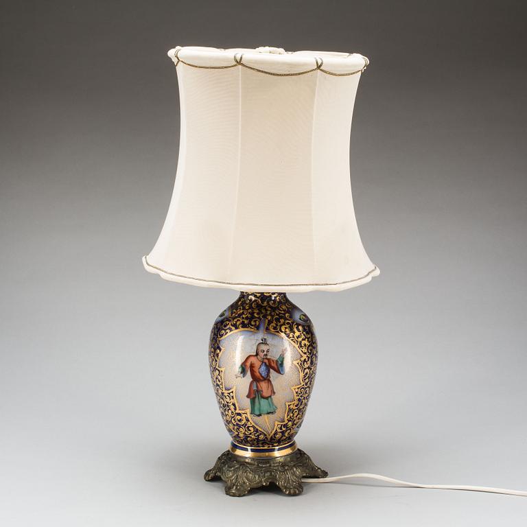 BORDSLAMPA, porslin, 1900-tal.