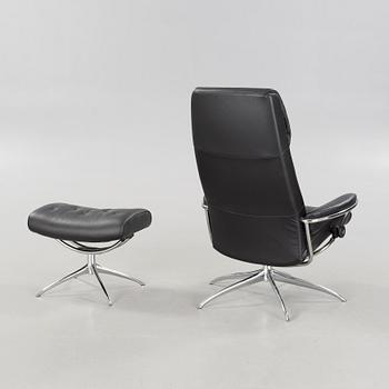 FÅTÖLJ samt FOTPALL, "Stressless Metro", Ekornes, Norge, 2000-tal.