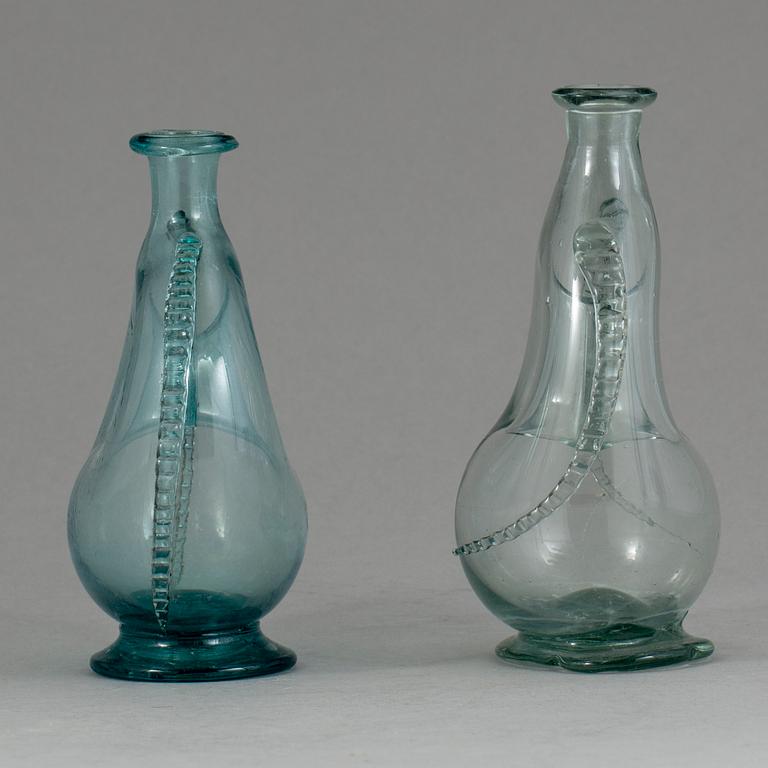 KRANSFLASKOR, 2 stycken, glas, 1800-tal.