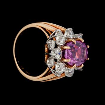 A pink sapphire, circa 4.80 cts, and diamond ring. Total carat weight of diamonds ca 1.30 cts.