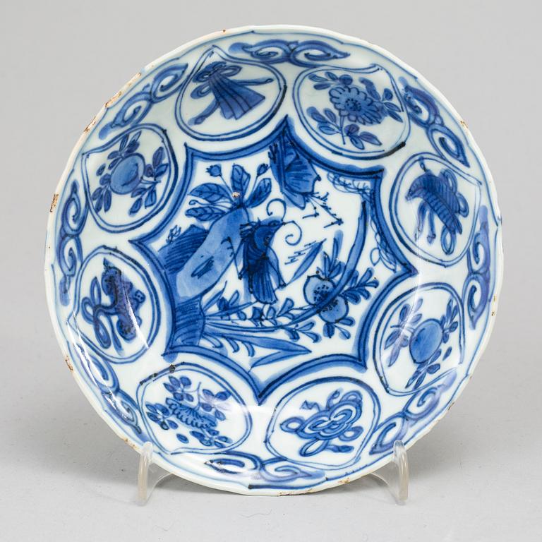 A blue and white kraak dish, Ming dynasty, Wanli (1572-1623).