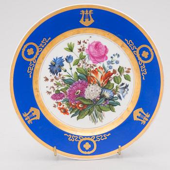 A RUSSIAN POPOV FACTORY PORCELAIN PLATE, early 19th Century.