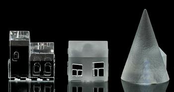 SKULPTURER, 3 st, glas, Jorma Vennola, Iittala, Finland, sign, numrr o dat samt Bertil vallien, Kosta, sign o numr.
