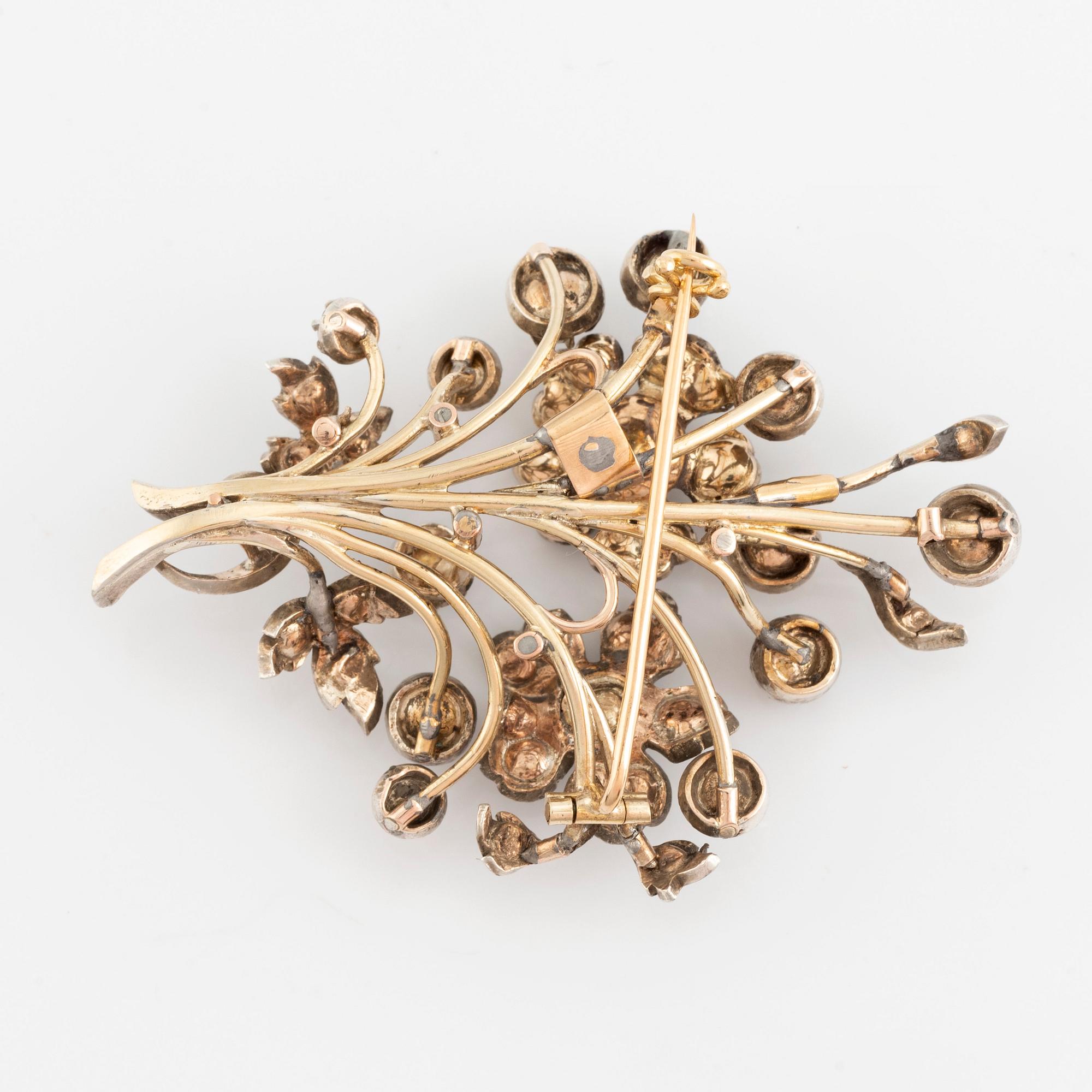 Rose cut diamond brooch.