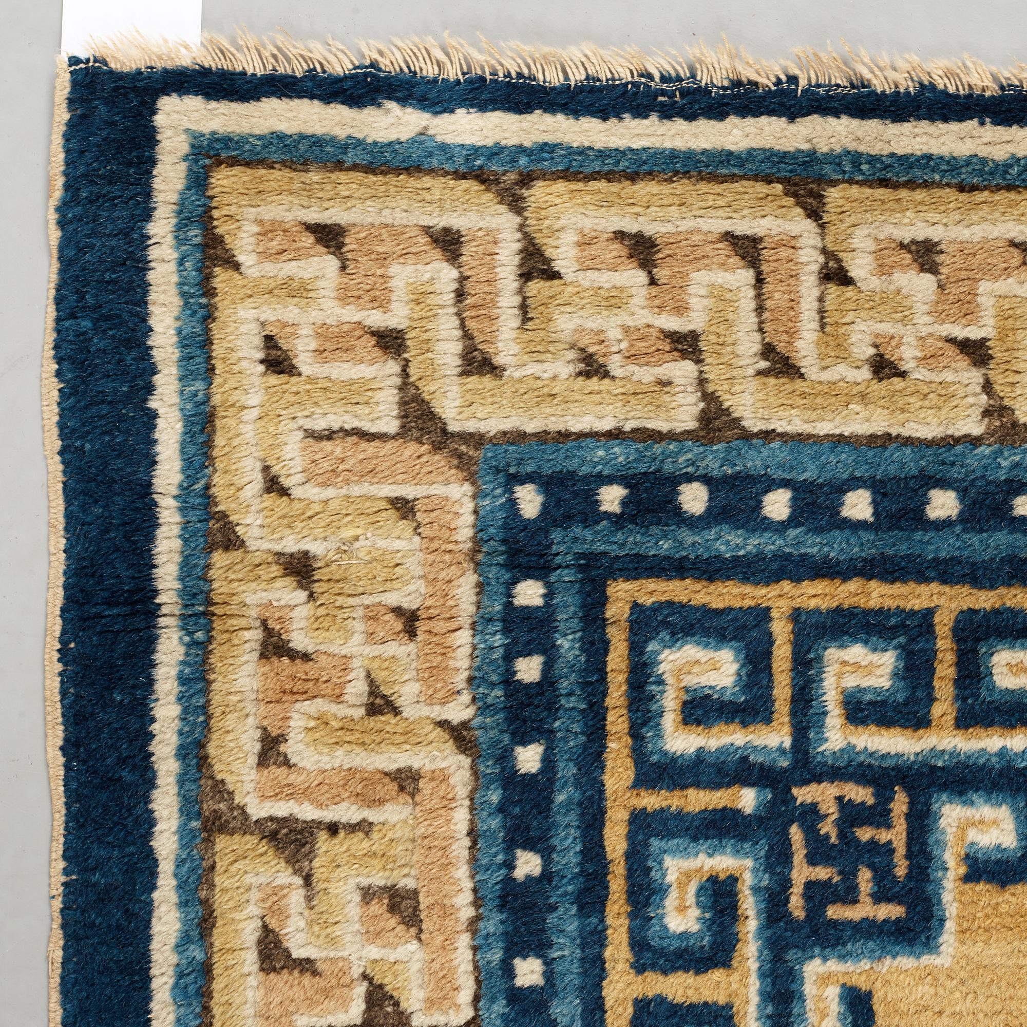 RUG. Antique Ningxia, China. 139 x 77,5 cm. Late Qing dynasty (1644–1911).