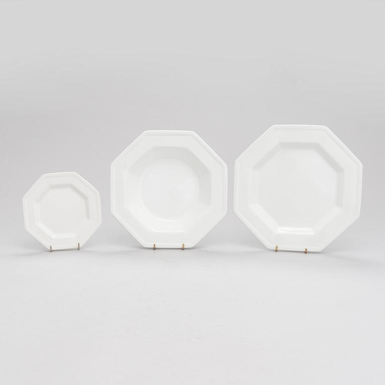 Johnson Bros, ruoka-astiasto "Heritage", 47 osaa, kivitavaraa. Englanti.