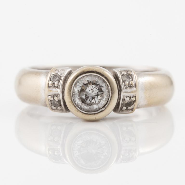 Ring, 18K white gold set with brilliant-cut diamonds.