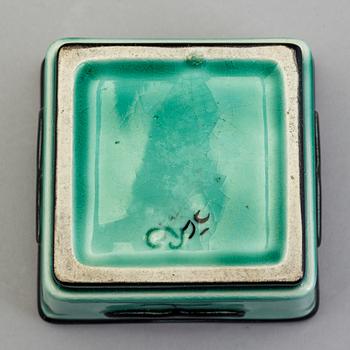 ILSE CLAESSON, "Serie V", 4 ytterfoder och lockask, flintgods. Rörstrand 1930-tal.