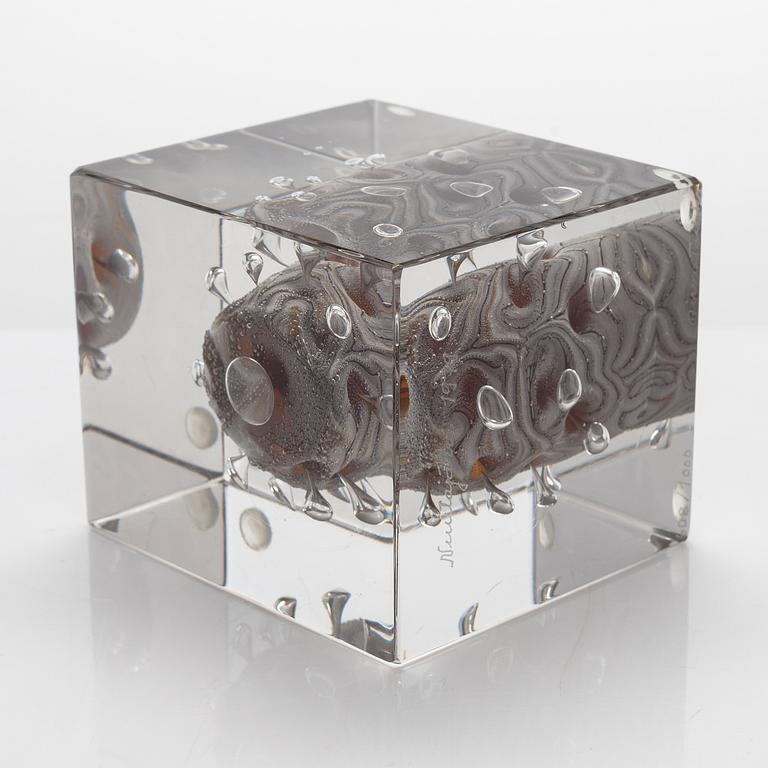 Oiva Toikka, an annual glass cube, 1979, signed Oiva Toikka, Nuutajärvi 1979, numbered 608/1000.
