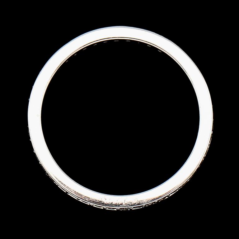 RING, 18K vitguld, briljantslipade diamanter tot ca 0.41 ct. Vikt ca 2 g.