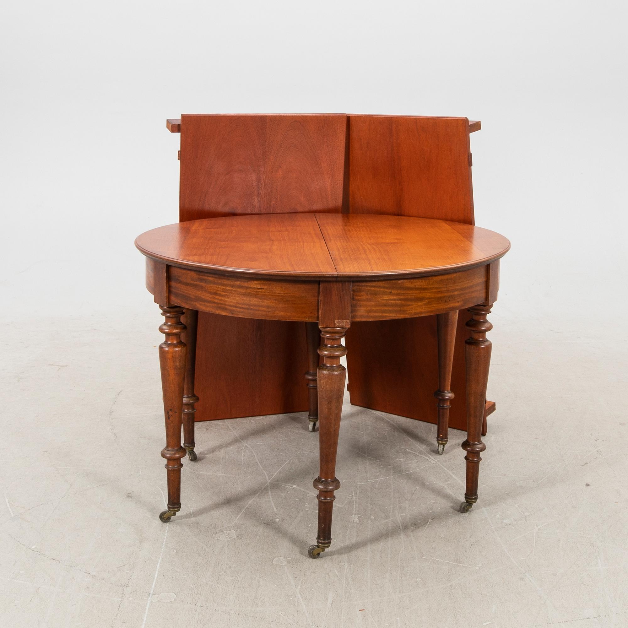 Matbord sent 1800-tal.