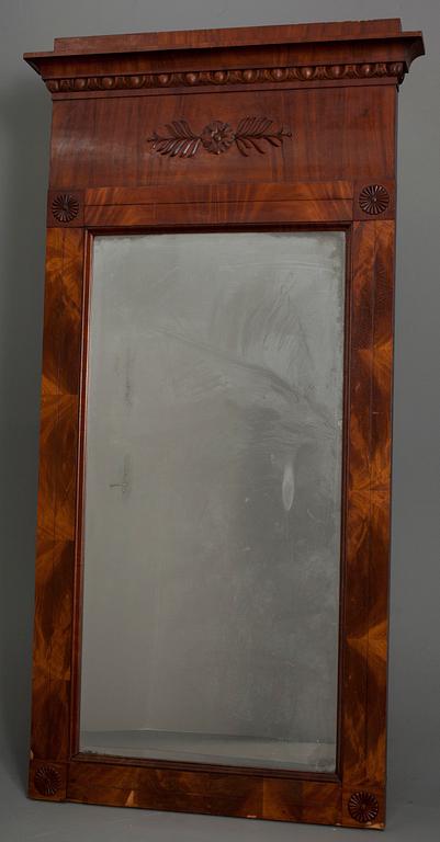 SPEGEL MED KONSOLBORD,  mahognyfanerad, Ryssland omkring 1830.