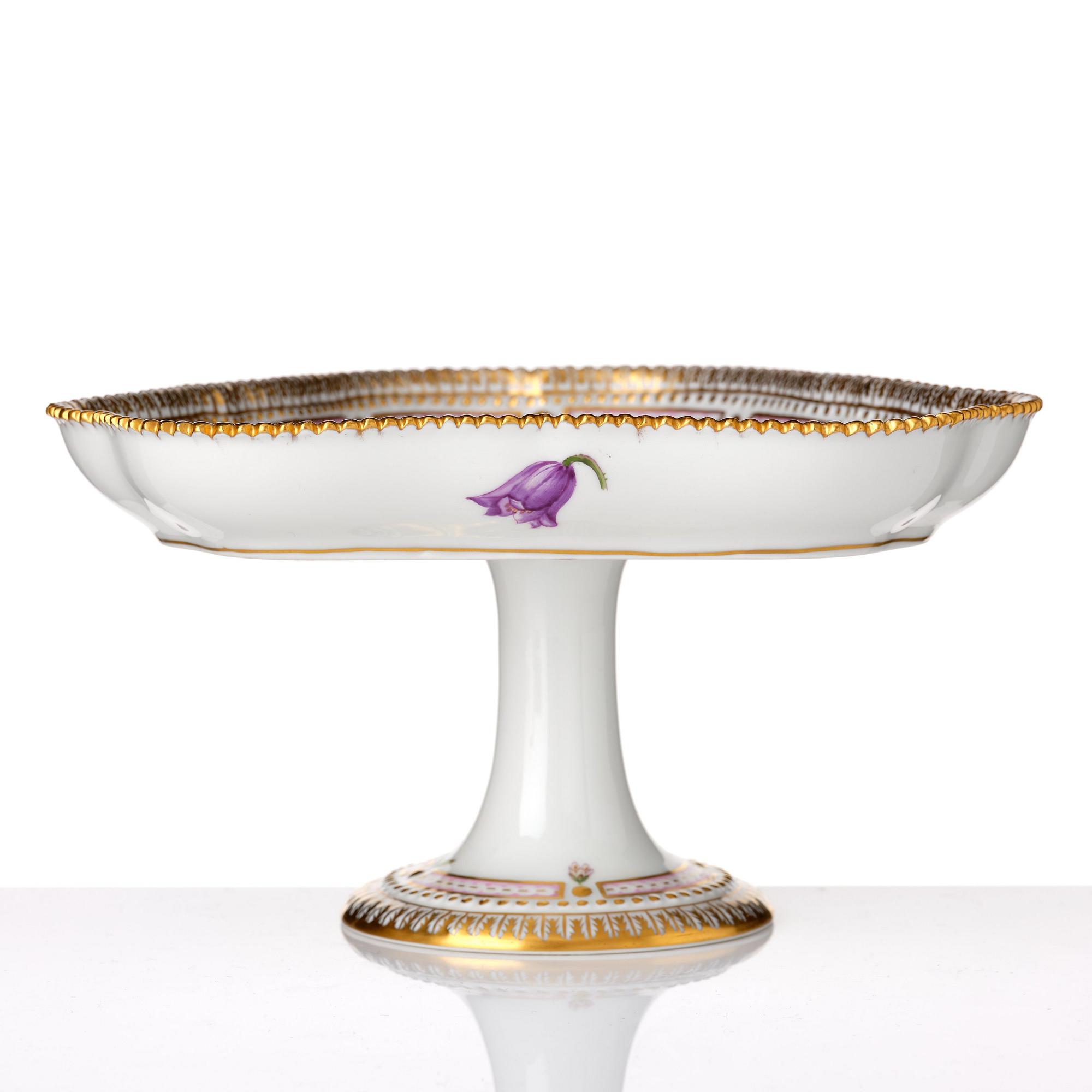 A Royal Copenhagen 'Flora Danica' cakestand, Denmark, 20th Century.