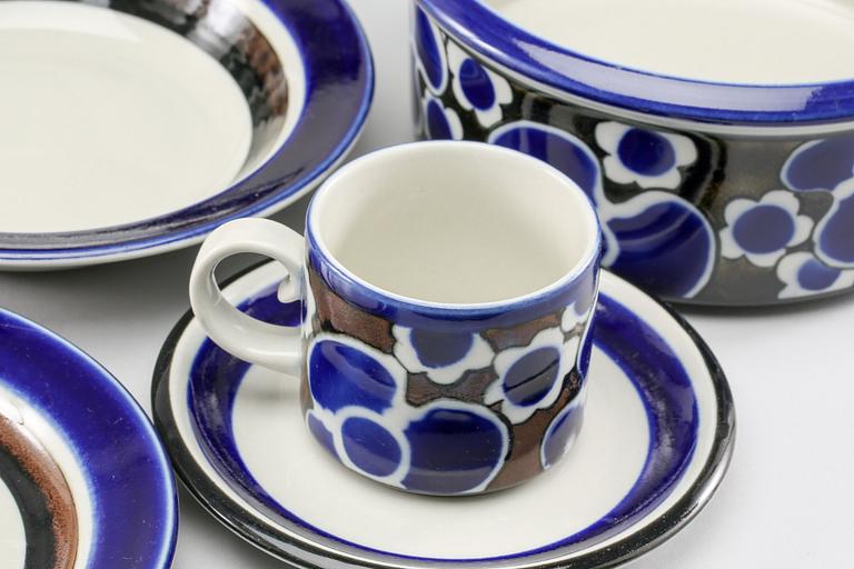 MAT- och KAFFESERVIS, 41 delar, stengods, "Saara", Anja Jaatinen-Winquist för Arabia, Finland, 1970-tal.