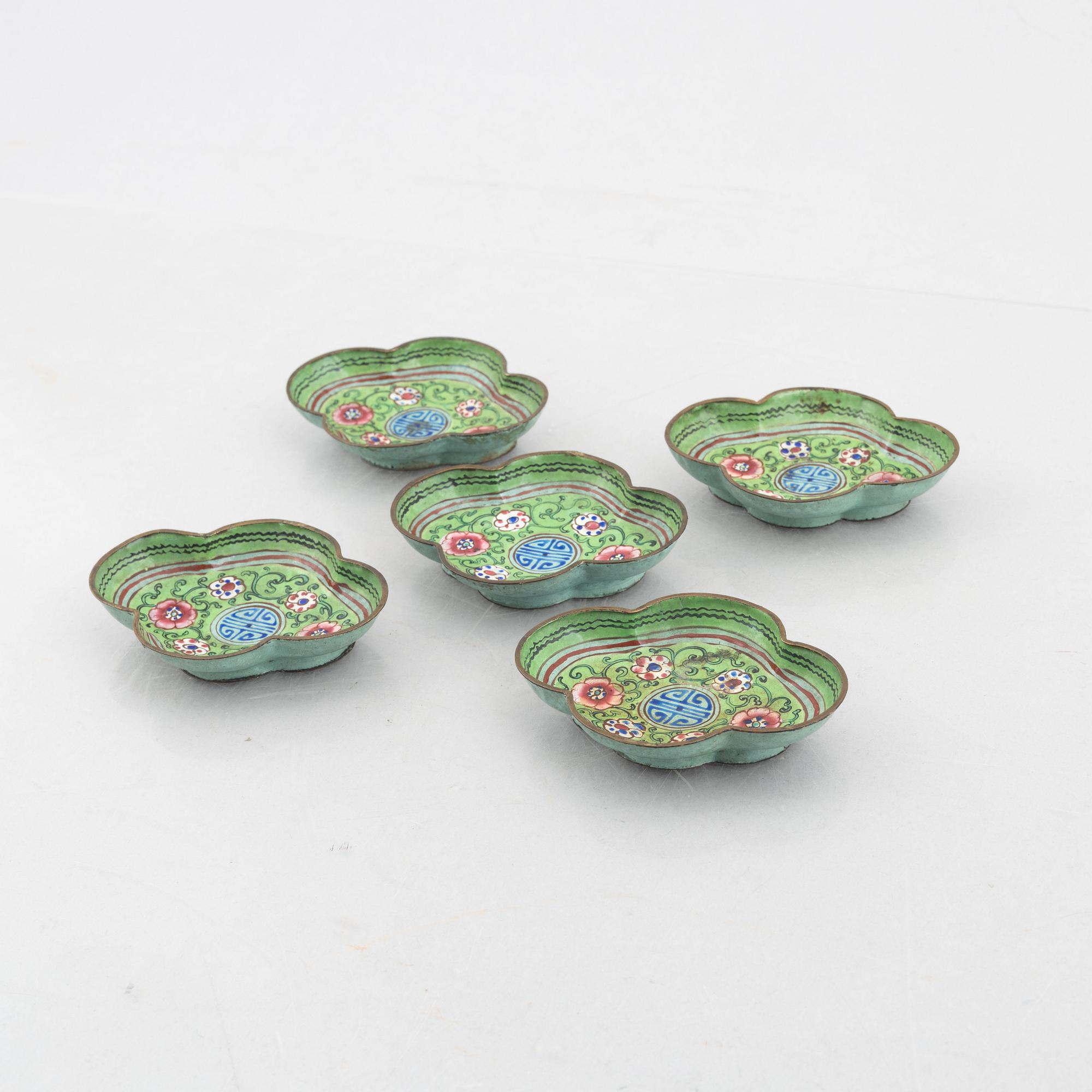 A set of five Chinese enamelled metal dishes, late Qing dynasty / around 1900.