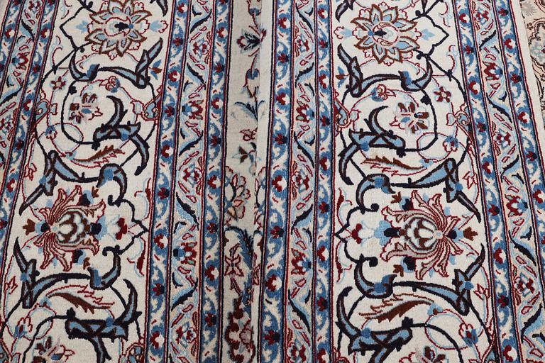 A carpet, Nain, part silk, ca 426 x 309 cm.