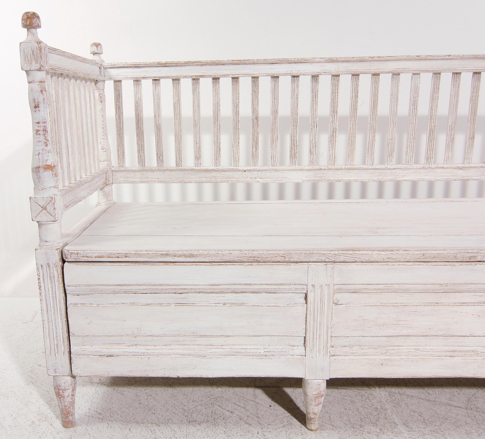 SOFFA. Gustaviansk stil. 1800-tal.