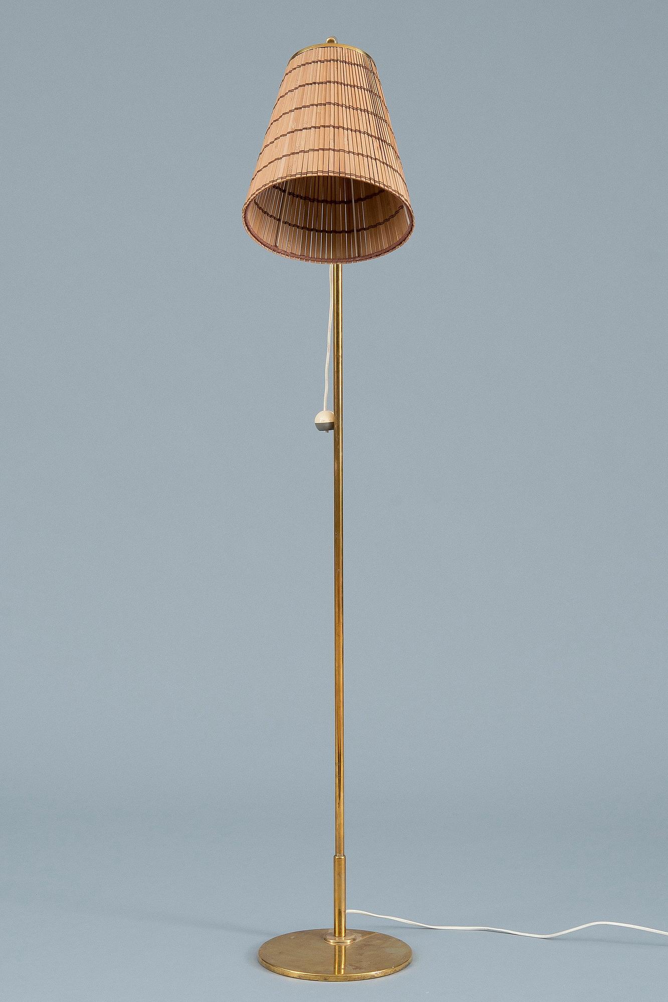 GOLVLAMPA, Paavo Tynell.