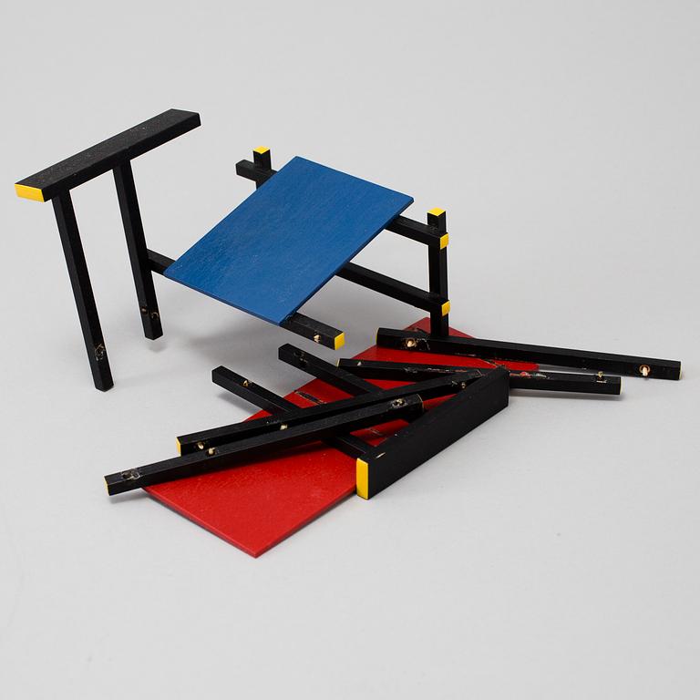 A lot of eight miniature design chairs some by Vitra, 20/21st century.