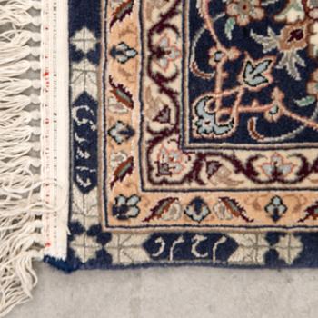 An Isfahan rug, central Persia  signed Davari, 225 x 148 cm.