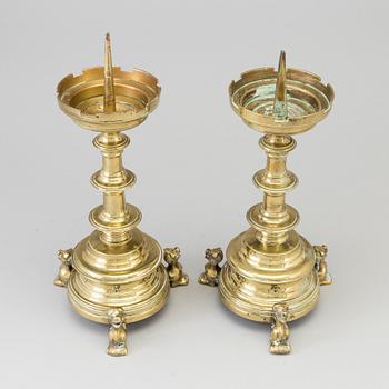 A PAIR OF BRONZE CANDLESTICKS, 18th century or older.